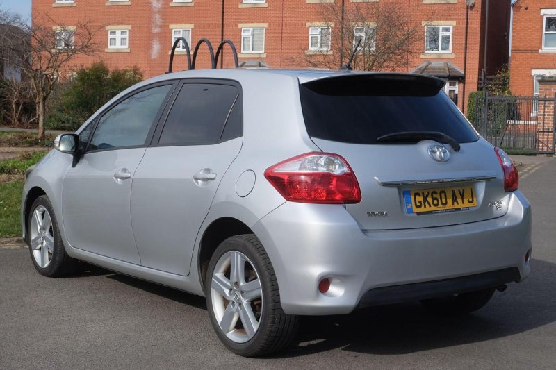 TOYOTA AURIS
