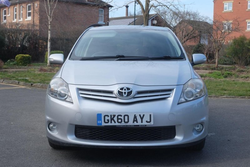 TOYOTA AURIS
