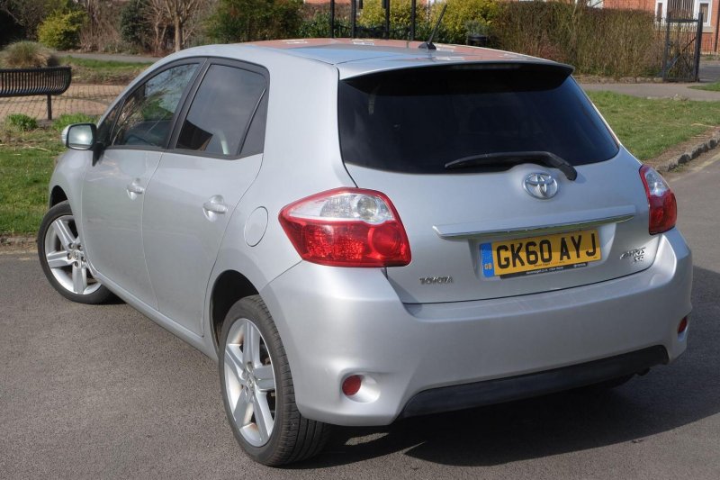TOYOTA AURIS