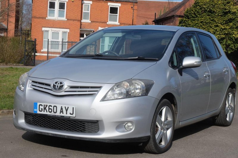 TOYOTA AURIS