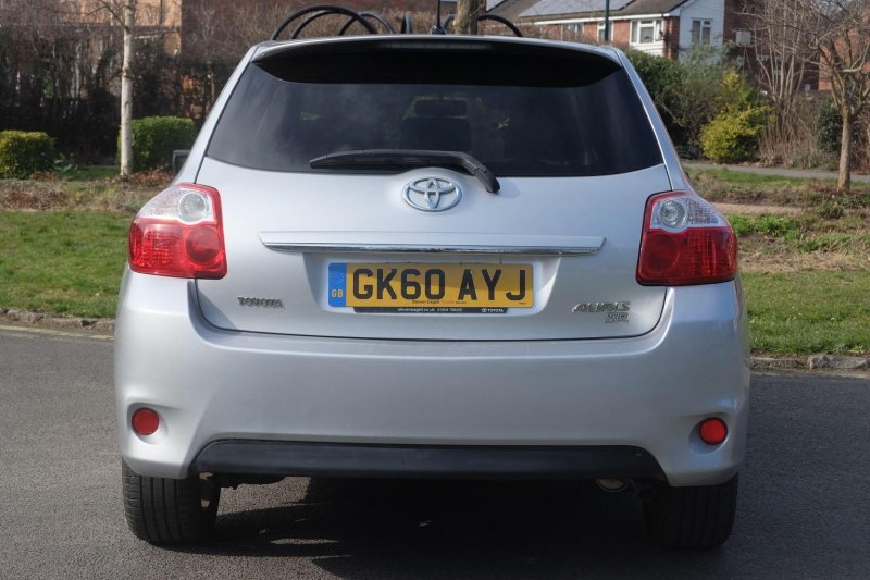 TOYOTA AURIS