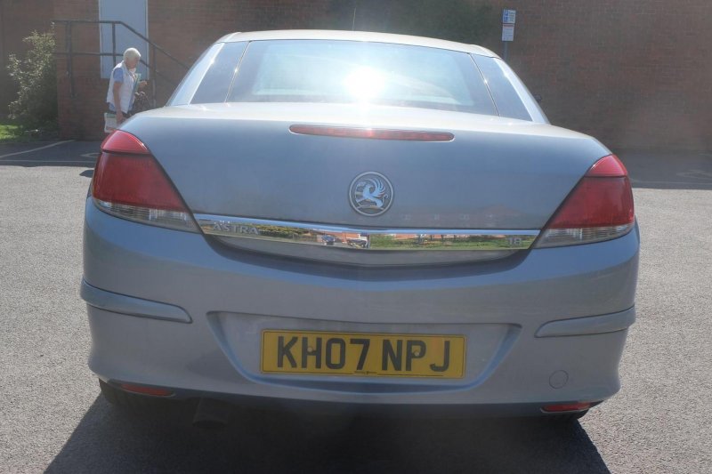 VAUXHALL ASTRA